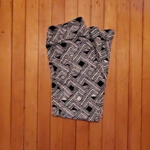 Lularoe black and white leggings